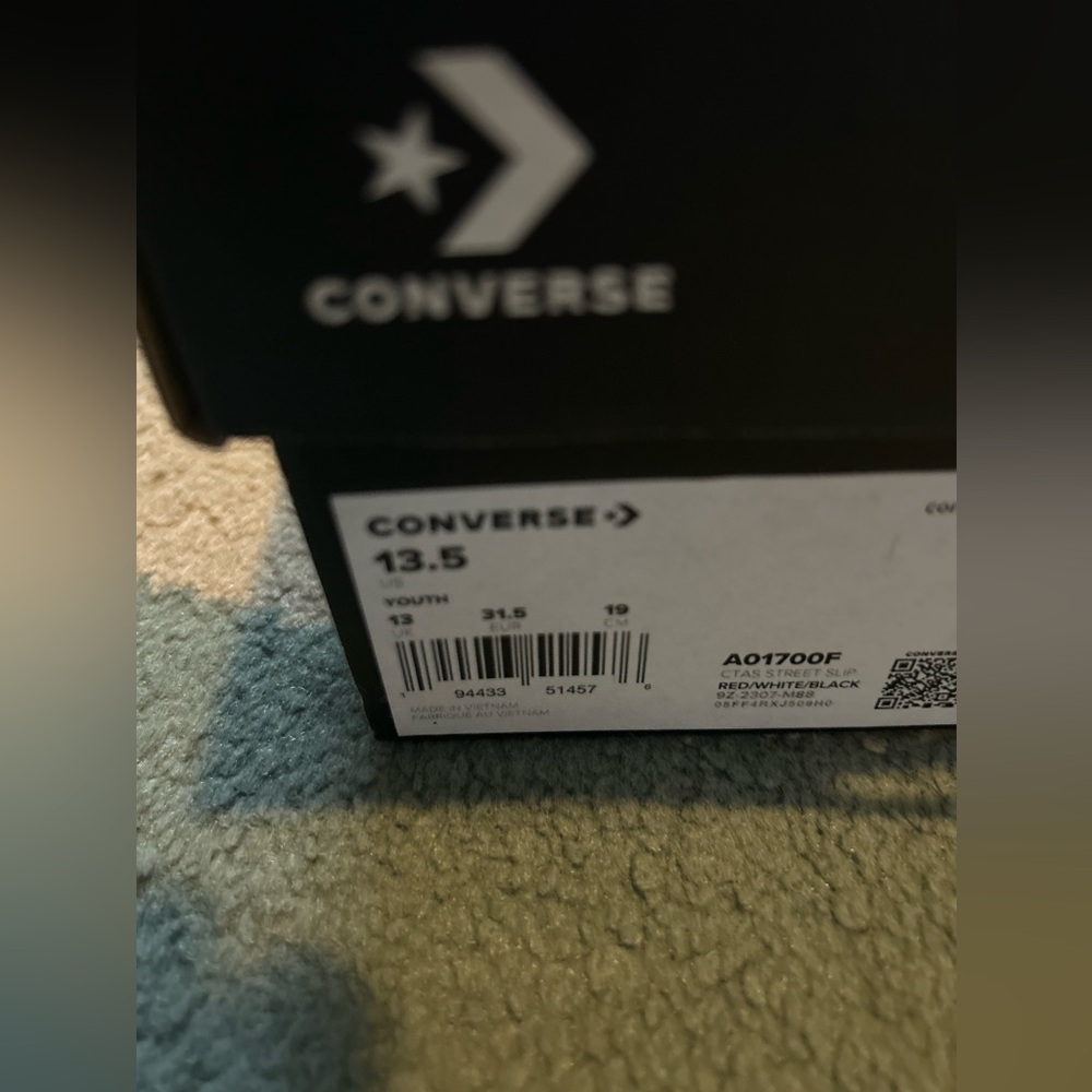 Kids Red Converse Size 13.5 - Picture 5 of 5